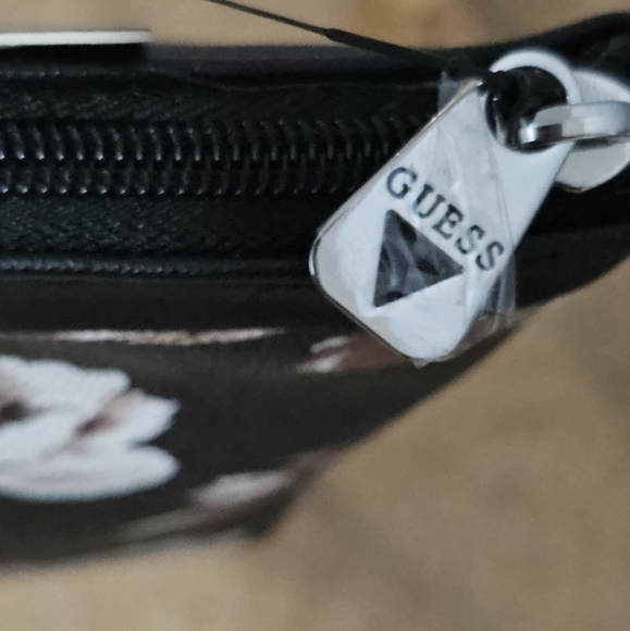 Brand New GUESS? Floral Printed strapless leather textured makeup bag - Picture 2 of 9